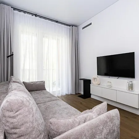 Coastal Haven Retreat, By Cohost *