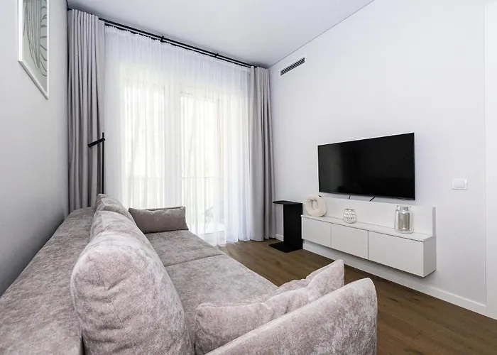 Coastal Haven Retreat, By Cohost *